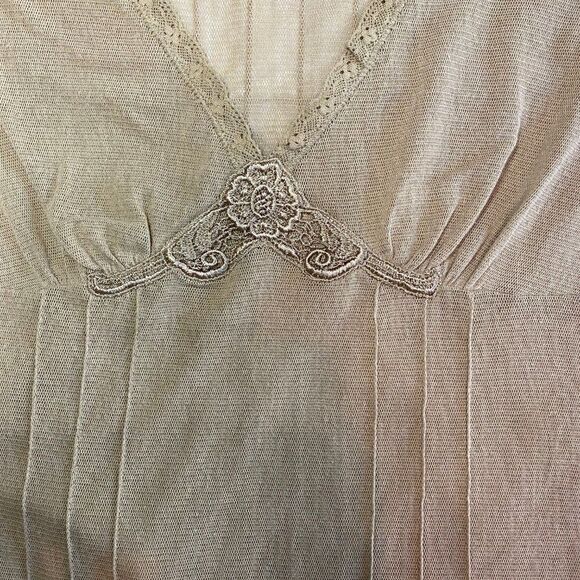 Vintage Y2K Delicate Scalloped Lace Ivory Pleated Blouse - Picture 10 of 12